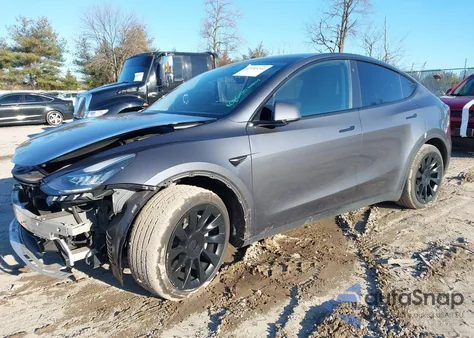 2022 Tesla Model Y Long Range Dual Motor All-Wheel Drive from USA, damaged, VIN 7SAYGDEE1NA009292